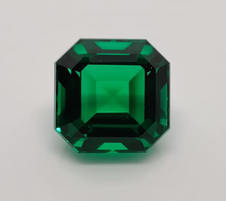 A 2.52 carats step cut emerald by Tank Fine Gems. Photo: Tank Fine Gems. 