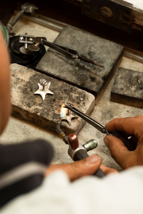 Handcrafting cuff links at the David Gotlib workshop in Antwerp. Photo: David Gotlib. 