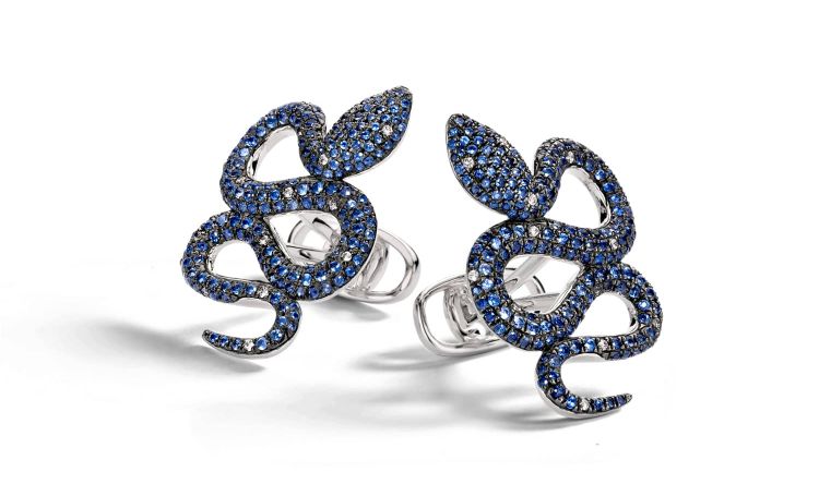 David Gotlib Vipers cuff links in 18-karat gold set with sapphires and diamonds, from the Life is Beautiful collection. 