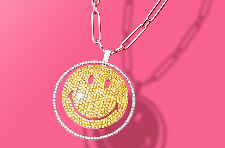 Messika Smiley Lucky Move XXL necklace in 18-karat gold with diamonds.