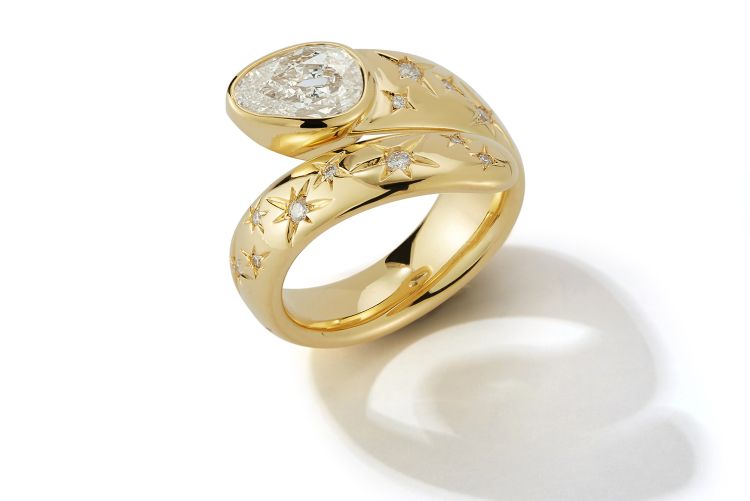 Jemma Wynne Collection Anniversary ring in 18-karat yellow gold with diamonds. Photo: Jemma Wynne. 