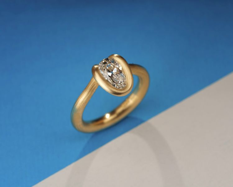 Ring in 18-karat yellow gold ring with a pear, 1.07-carat, E-color, VS1-clarity antique diamond. Photo: Leen Heyne.