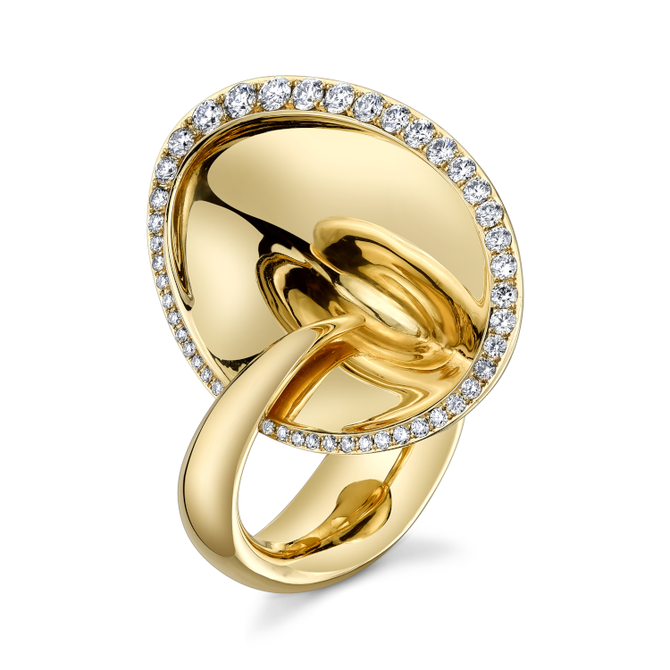 Vram Sine ring in 18-karat gold and diamonds. Photo: Vram.