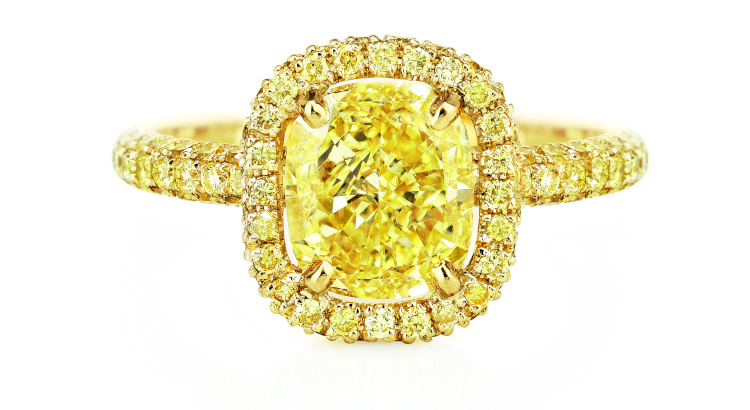 De Beers aura ring with cushion-cut centered and round yellow diamonds. Photo: De Beers. 