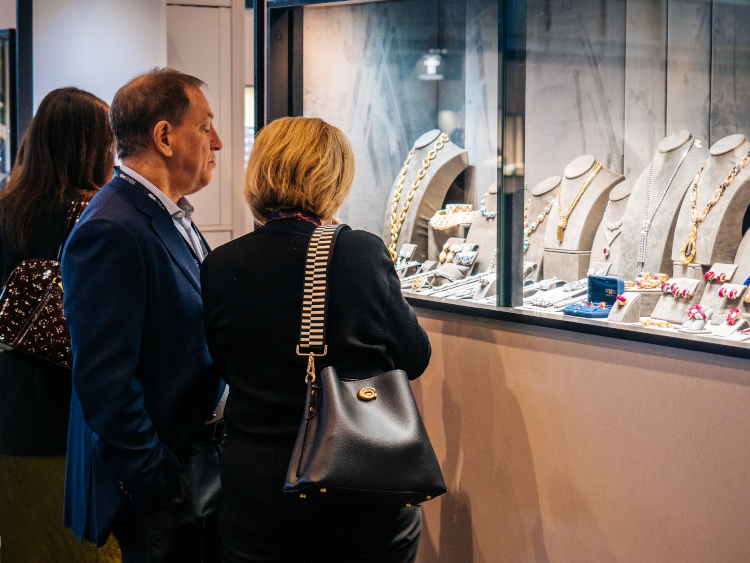 Visitors browse at one of the many vintage jewelry dealers. (András Barta/GemGenève)