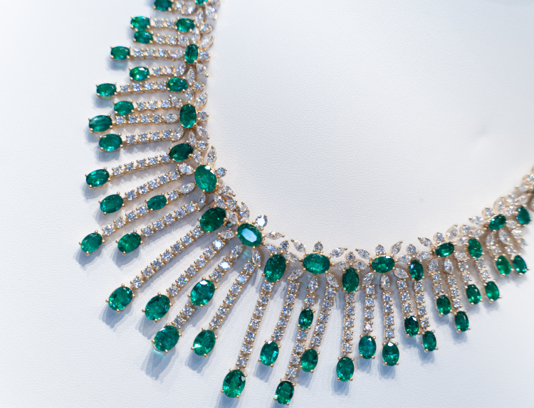 An emerald and diamond necklace being showcased at the event. (David Fraga/GemGenève)