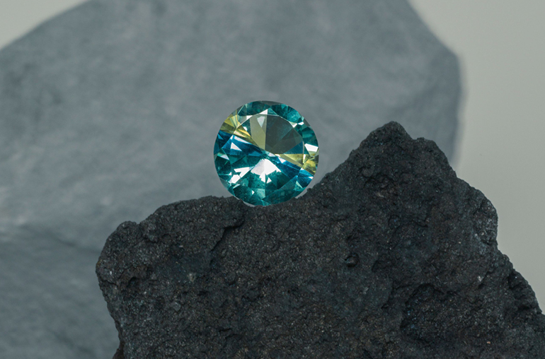 Lemon quartz and blue topaz are combined using the Fused Gems technique, during which two or more gemstones are cut and combined to create one single stone. (Yutai)