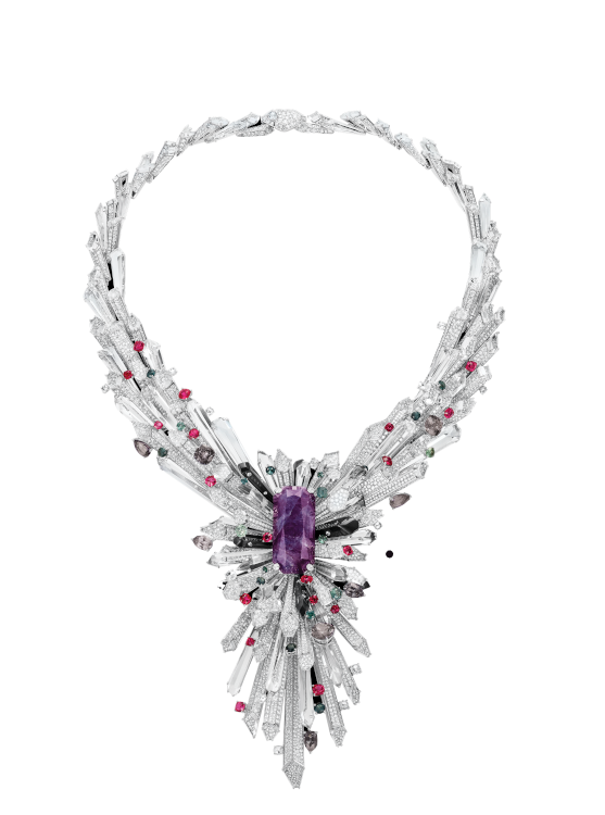 Necklace with a rectangular-cut, 69.37-carat Russian alexandrite, 19 smaller Russian alexandrites, rose and brilliant-cut diamonds, rock crystal, red and grey spinels, and black titanium, set in 18-karat white gold. It can be also transformed into a brooch. (Rubeus Milano)