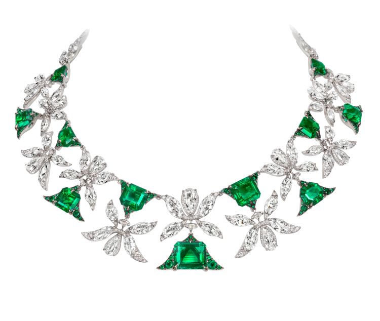 The Palmette necklace in 18-karat white gold set with diamonds and featuring 11 Colombian emeralds with no indication of clarity enhancement, which sold at Christie’s Hong Kong in 2017 for a world-record auction price. (Boghossian)