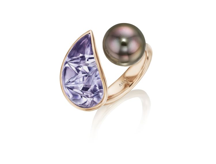 Assael ring in 18-karat gold with a Tahitian pearl and a fancy-cut amethyst. (Assael)