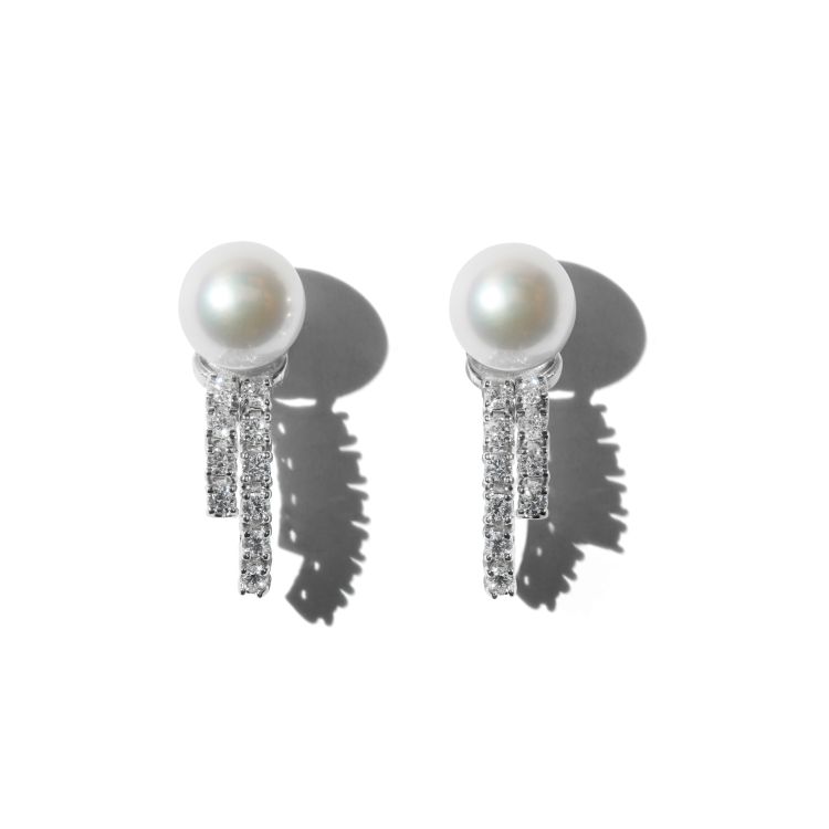 Mizuki pearl drop earrings in 18 karat white gold with 0.26 carats of pavé diamonds. (Mizuki) 