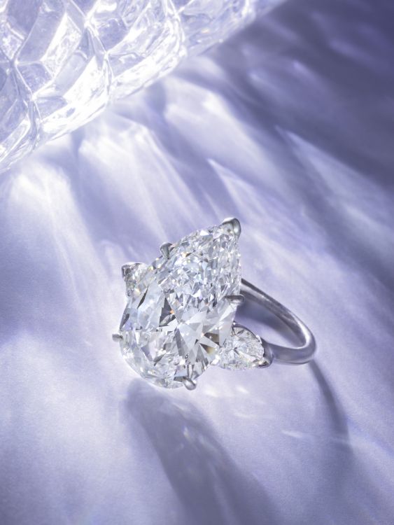 Harry Winston diamond ring sold at Hindman for $362,500. (Hindman) 