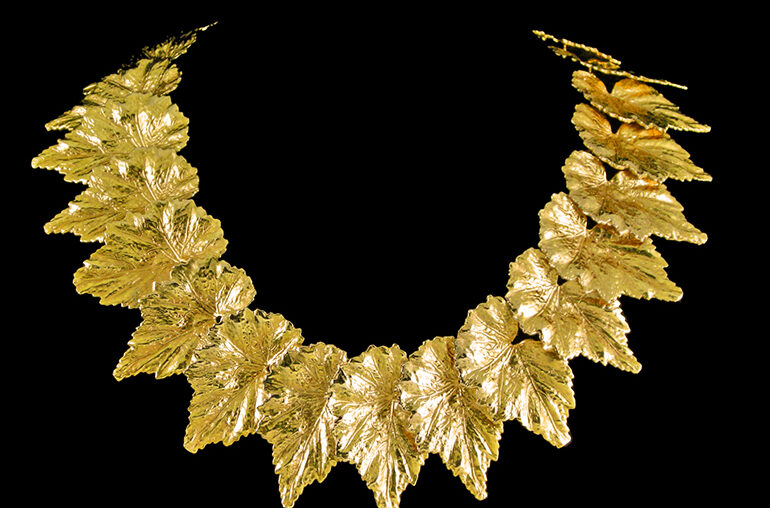 necklace in yellow gold from House of Kahn Estate Jeweler
