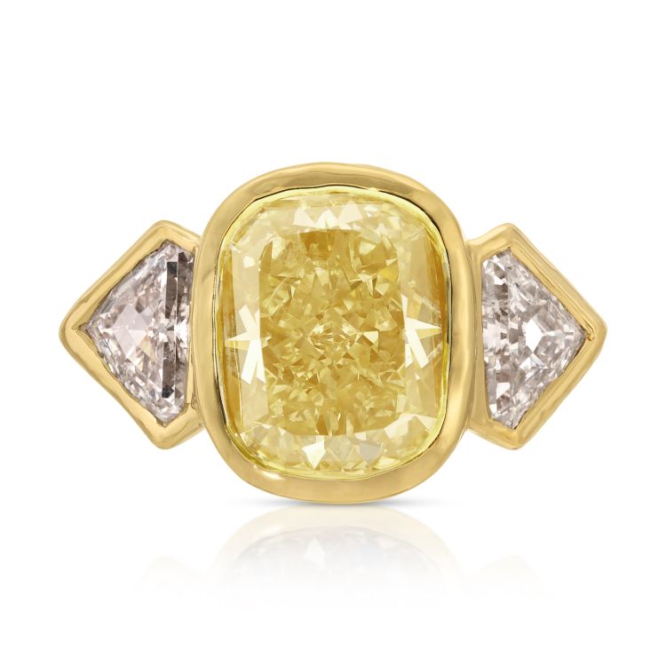 Octavia Elizabeth bespoke engagement ring set with a canary diamond and cadillac-cut white side diamonds. (Octavia Elizabeth)