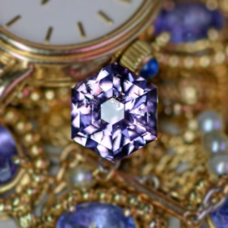 A 2.04-carat Sri Lanka spinel from dealer John Garsow. (Jenna Sloane/SloaneStones)