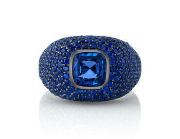 Omi Privé Platinum men’s ring with black rhodium accents, featuring a cushion-cut, 2.07-carat, cobalt-blue spinel and 228 blue sapphires.