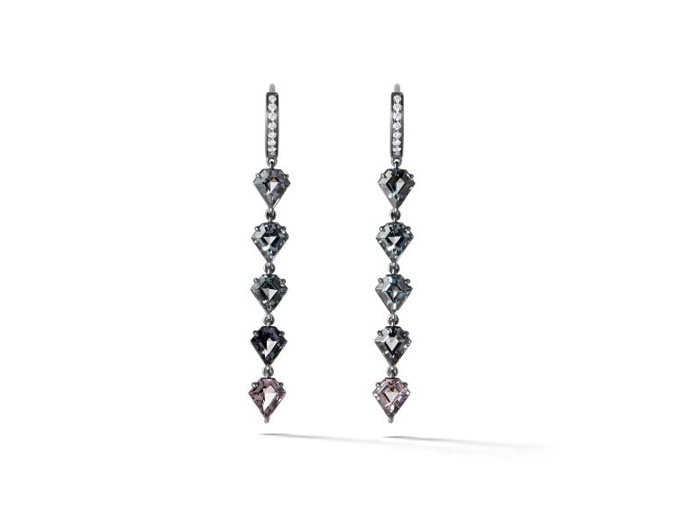 Eva Fehren Kent Geo V earrings in 18-karat blackened gold with diamonds and 4.61 carats of shield-cut spinels. (Eva Fehren)
