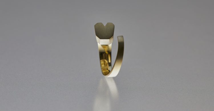 Dina Kamal Ra Heart pinky ring handcrafted in 18-karat yellow gold. (Dina Kamal) 