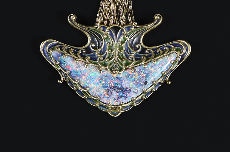 Marcus & co. necklace set with opal. (Driehaus Museum)